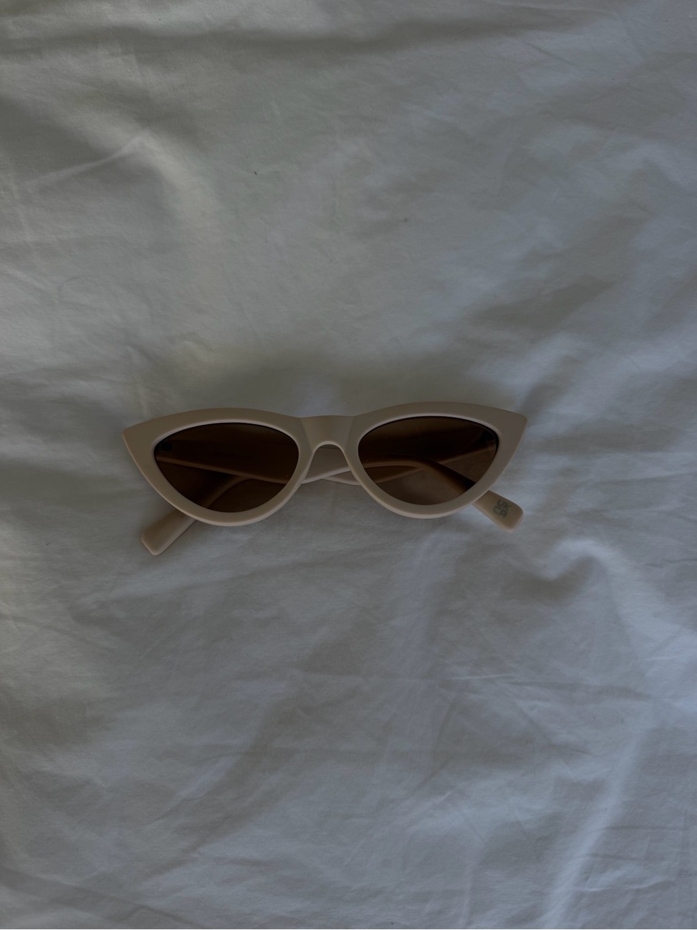 Chic Cat-Eye Sunglasses in Nude Beige